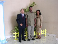 Karel en Thalia met Daniel Pagawa uit Papua